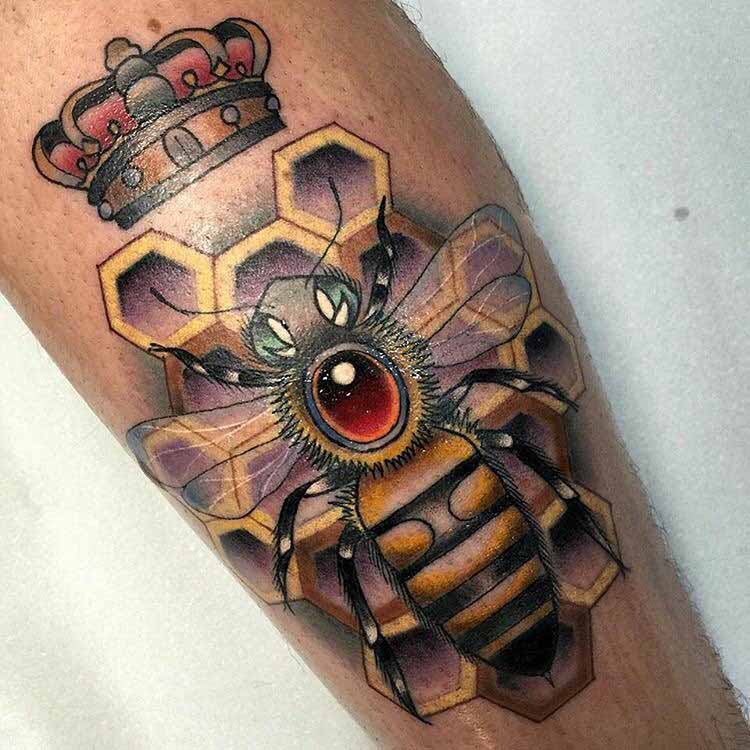 Tattoo Bee queen with ruby